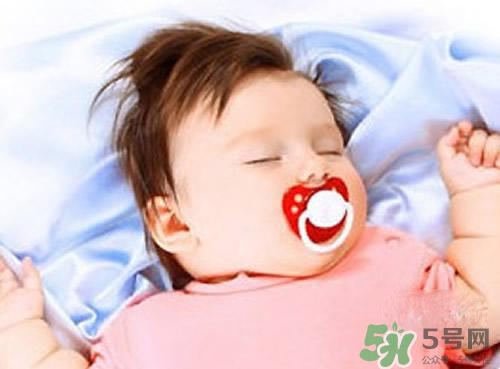 安撫奶嘴乳膠好還是硅膠好？怎么挑選安撫奶嘴？