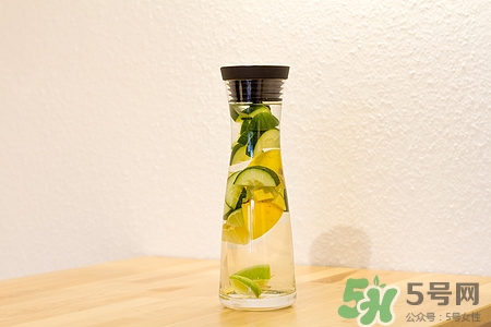 檸檬可以染發(fā)嗎?檸檬染發(fā)的正確方法 檸檬可以染發(fā)嗎?檸檬染發(fā)的正確方法