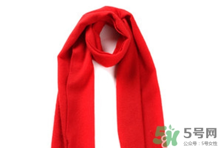 羊絨圍巾起球正常嗎？羊絨圍巾起球怎么辦？