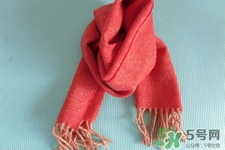 羊絨圍巾起球正常嗎？羊絨圍巾起球怎么辦？