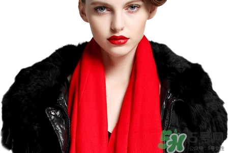 羊絨圍巾為什么會掉毛？羊絨圍巾怎么防止掉毛？