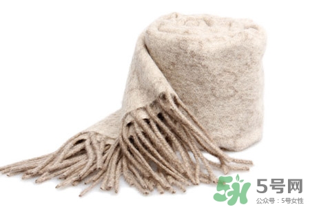 羊絨圍巾為什么會掉毛？羊絨圍巾怎么防止掉毛？
