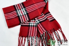 怎樣辨別巴寶莉山羊絨圍巾真假？巴寶莉圍巾真假辨別