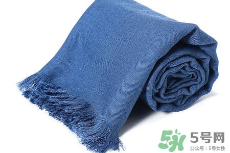 怎樣辨別巴寶莉山羊絨圍巾真假？巴寶莉圍巾真假辨別