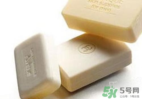 硫磺皂可以洗頭嗎？怎么用硫磺皂洗頭