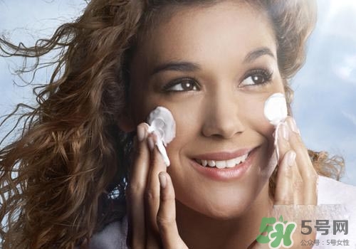 綿羊油可以搽臉嗎？綿羊油可不可以搽臉？