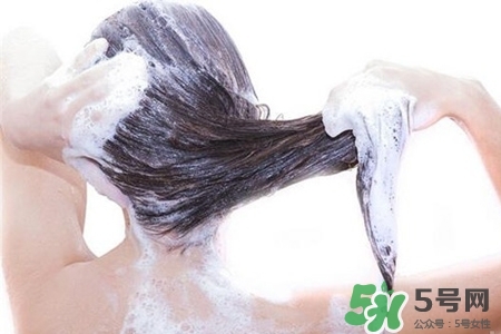 冬天洗冷水澡好嗎？冬天洗冷水澡的好處與壞處