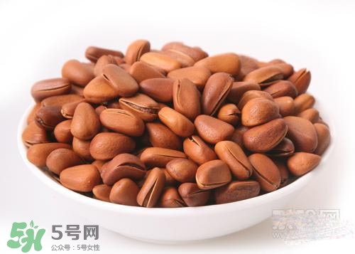 松子和核桃哪個(gè)營(yíng)養(yǎng)價(jià)值更高？松子和核桃哪個(gè)更容易發(fā)胖？