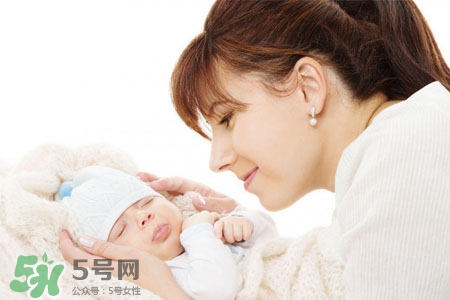 喂母乳乳房會(huì)下垂嗎？喂母乳會(huì)導(dǎo)致胸部下垂嗎？