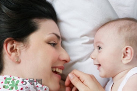 喂母乳乳房會(huì)下垂嗎？喂母乳會(huì)導(dǎo)致胸部下垂嗎？