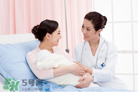 喂母乳為什么會胸部下垂？正確哺乳不會導(dǎo)致胸部下垂