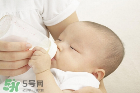 喂母乳為什么會胸部下垂？正確哺乳不會導(dǎo)致胸部下垂