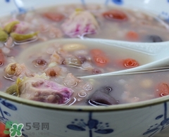 四紅補(bǔ)血粥的營養(yǎng)價(jià)值 四紅補(bǔ)血粥的功效與作用及食用方法