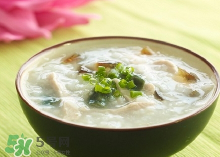 葛木養(yǎng)生粥的營(yíng)養(yǎng)價(jià)值 葛木養(yǎng)生粥的功效與作用及做法 葛木養(yǎng)生粥的營(yíng)養(yǎng)價(jià)值 葛木養(yǎng)生粥的功效與作用及做法