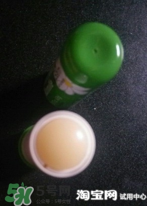 小甘菊唇膏小孩能用嗎？herbacin賀本清小甘菊唇膏小孩可以用嗎？