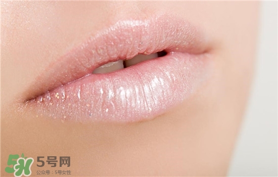 防曬唇膏要卸妝嗎？防曬唇膏晚上可以用嗎？