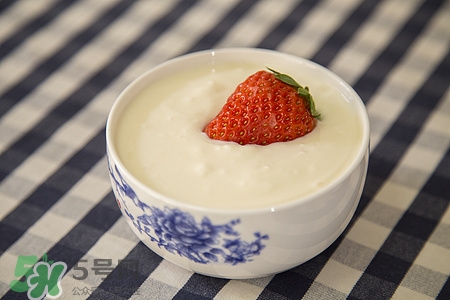 雙皮奶是酸奶嗎?雙皮奶和酸奶的區(qū)別 雙皮奶是酸奶嗎?雙皮奶和酸奶的區(qū)別