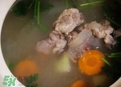 冬瓜排骨湯的營養(yǎng)價(jià)值 冬瓜排骨湯的功效與作用及做法 冬瓜排骨湯的營養(yǎng)價(jià)值 冬瓜排骨湯的功效與作用及做法