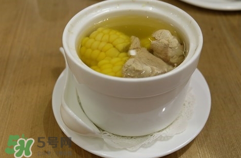 玉米排骨湯的營養(yǎng)價值 玉米排骨湯的功效與作用及做法 玉米排骨湯的營養(yǎng)價值 玉米排骨湯的功效與作用及做法