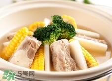 玉米排骨湯的營養(yǎng)價值 玉米排骨湯的功效與作用及做法 玉米排骨湯的營養(yǎng)價值 玉米排骨湯的功效與作用及做法