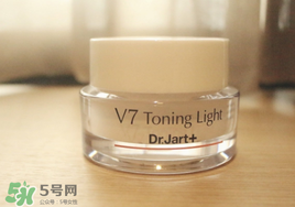 素顏霜會悶痘嗎？用素顏霜會長痘嗎？