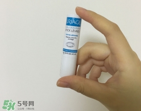 依泉和dhc唇膏哪個(gè)好？依泉唇膏和dhc唇膏哪個(gè)好？