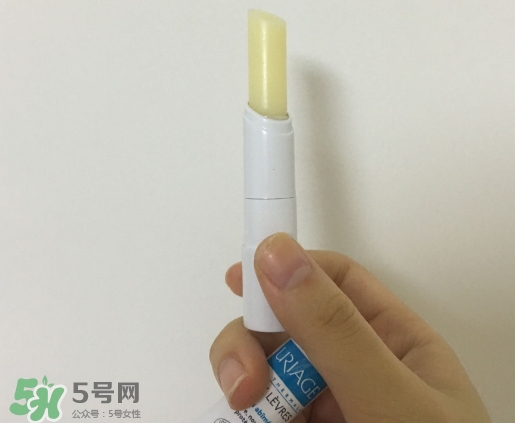 依泉和dhc唇膏哪個(gè)好？依泉唇膏和dhc唇膏哪個(gè)好？