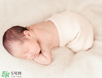 新生兒冬天可以吹空調(diào)嗎？嬰兒冬天可以吹空調(diào)嗎？