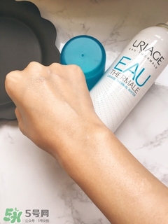 依泉和雅漾哪個好？依泉和雅漾噴霧哪個好？