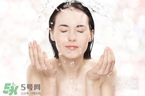 封閉性粉刺用什么洗臉？封閉性粉刺怎么洗臉？