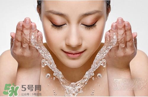 封閉性粉刺用什么洗臉？封閉性粉刺怎么洗臉？