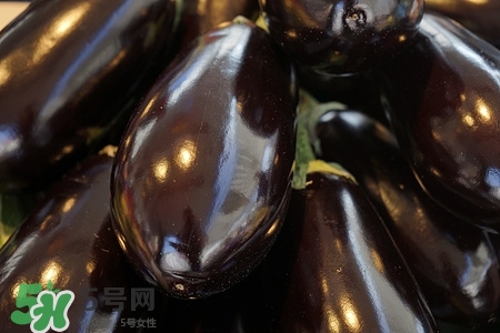 茄子根煮水能治腳氣嗎?茄子根煮水功效與作用 茄子根煮水能治腳氣嗎?茄子根煮水功效與作用