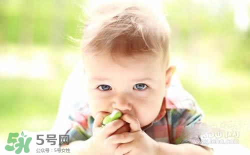 寶寶喜歡咬下嘴唇是怎么回事？寶寶喜歡咬下嘴唇怎么辦？