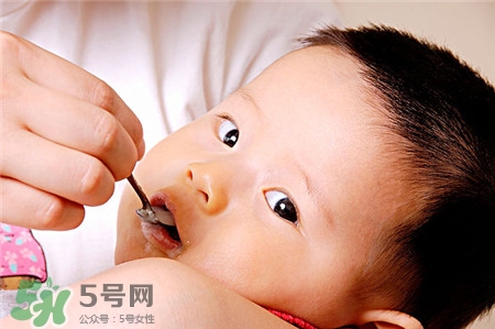 寶寶米粉吃到多大?寶寶米粉要經(jīng)常換嗎?