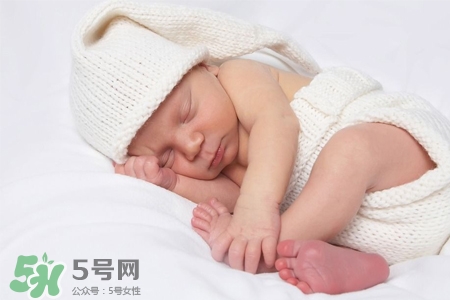 寶寶發(fā)燒怎么散熱？孩子發(fā)燒要散熱切忌捂