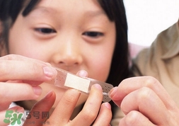 創(chuàng)可貼過期了還能用嗎?過期的創(chuàng)可貼可以用嗎? 創(chuàng)可貼過期了還能用嗎?過期的創(chuàng)可貼可以用嗎?