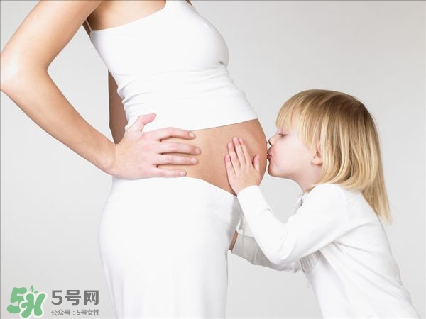 孕婦肚臍變黑怎么回事?孕婦肚臍周?chē)兒谑悄惺桥?