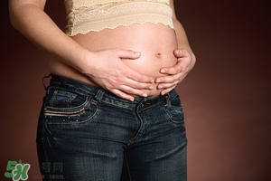 孕婦肚臍變黑怎么回事?孕婦肚臍周?chē)兒谑悄惺桥?