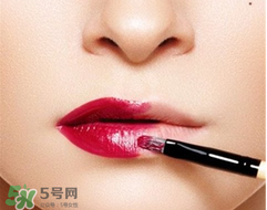 唇彩保質(zhì)期一般是多久？唇彩過期了還能用嗎？