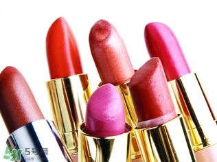 唇膏保質期一般多久？唇膏過期了還能用嗎？
