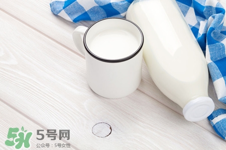 吃感冒藥能喝牛奶嗎?用牛奶吃藥會(huì)影響效果嗎? 吃感冒藥能喝牛奶嗎?用牛奶吃藥會(huì)影響效果嗎?