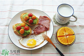 吃完橙子可以喝牛奶嗎？吃完橙子多久能喝牛奶？