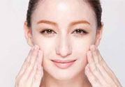 臉上脫皮是缺什么？臉上脫皮是什么原因？