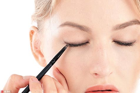 美瞳線怎么畫隱形_眼線怎么畫看不出來(lái)？