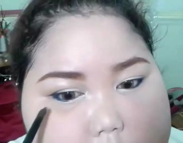 臉胖怎么化妝好看？臉大怎么化妝好看