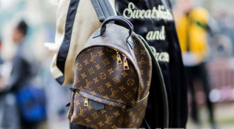 女雙肩包什么牌子的好？女雙肩包哪個牌子好看？