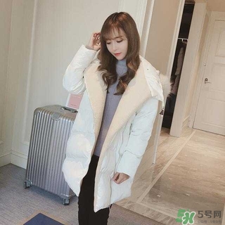小個(gè)子女生適合穿什么羽絨服？個(gè)子矮的女生適合什么羽絨服