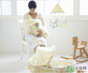 防溢乳墊是一次性的好還是可洗的好？一次性防溢乳墊有毒嗎