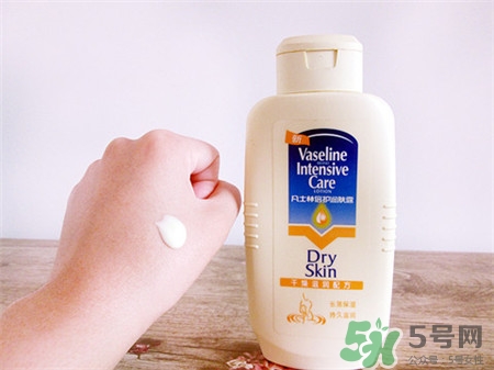 凡士林有激素嗎?凡士林可以長(zhǎng)期擦臉嗎? 凡士林有激素嗎?凡士林可以長(zhǎng)期擦臉嗎?