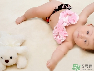 新生兒多久洗一次澡？新生兒洗澡溫度多少度合適？